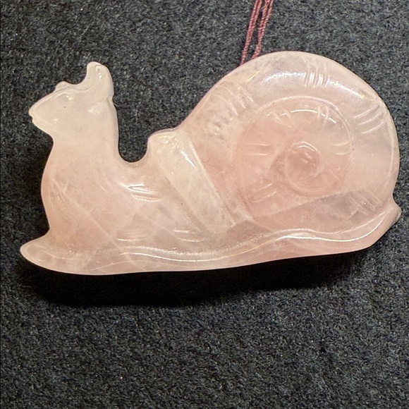 Vintage designer carved gemstone rose quartz Snail pin brooch highend Saks Fifth - Picture 1 of 14